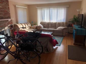 Huge Master Bedroom in Cute Menlo Apartment 2
