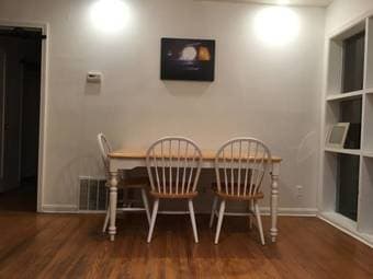 $900 1 bed/shared bath 3