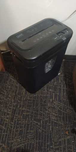 Staples paper shredder 1