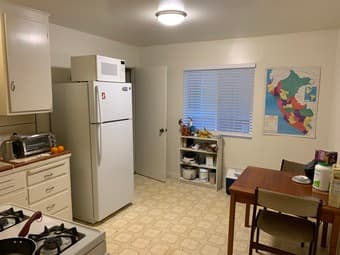 $1,195-Private Bedroom-GREAT LOCATION-Washer and Dryer in unit 3