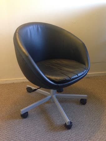 Swivel Pod Chair 1