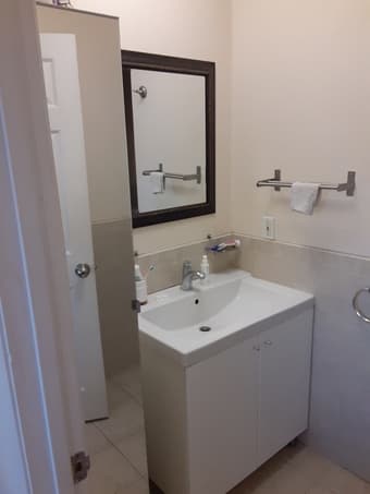 Private bedroom and bathroom centrally located in Palo Alto 2