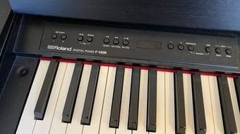 Roland Digital Piano F-140R 3