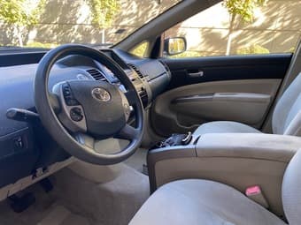 200t Toyota Prius Clean title 3