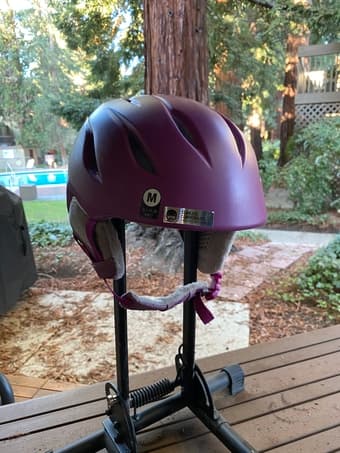 Giro Women Size M Skiing helmet 1