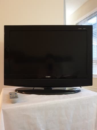 TV stand & TV flat screen 26" 1