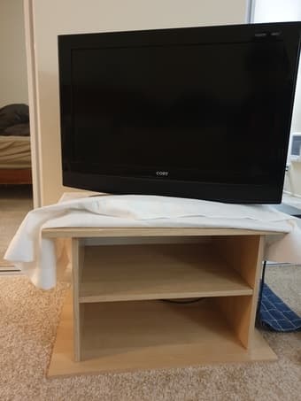 TV stand & TV flat screen 26" 2