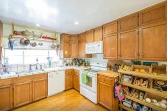 Master Bed & Bath in shared Los Altos Hills Ranch 2