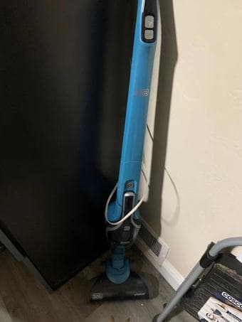 wireless vaccumn cleaner black and decker 1
