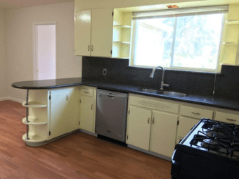 ✿ Newly Renovated Home Next to Amazon + Shops + 101 ✿ 2
