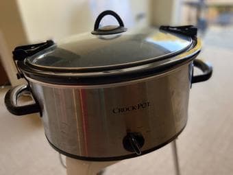Crockpot, Dinnerware, set of bowls and tray-new 1