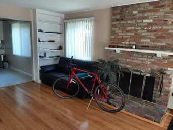 BEAUTIFUL MASTER ROOM AVAILABLE, LOTS OF SPACE 3