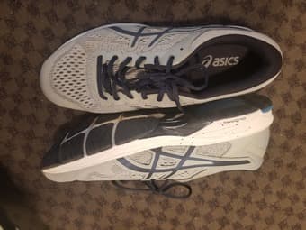 Asics Size 11 Men's shoes (almost new) 1