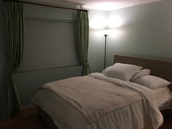 Palo Alto Room with Students/Professionals 1