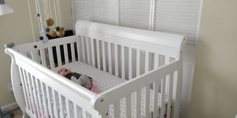 DaVinci Kalani crib + sealy mattress (worth $350) 2