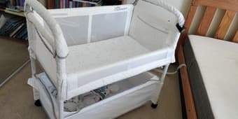 Arm's reach cosleeper 1