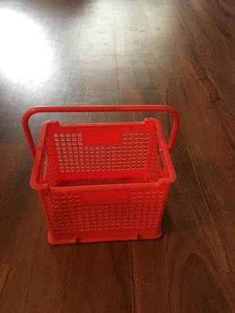Dining table placemats/Bowls and plates/basket/laundry bag 3