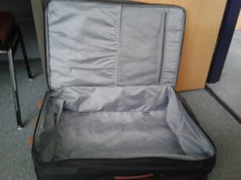 SELL: check-in suitcase 3