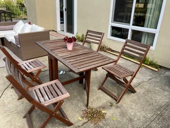 Outdoor Table and 4 chairs 1