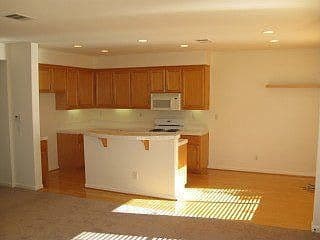 Beautiful Big House with 3 rooms available! 2