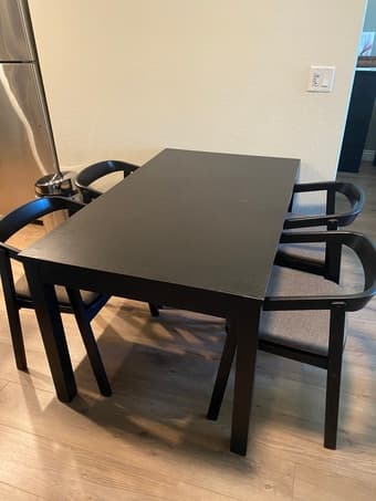 Extendable dining table and 4 chairs in perfect condition 1