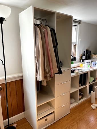Open wardrobe with mirrored vanity 2