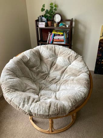 Round soft chair 1