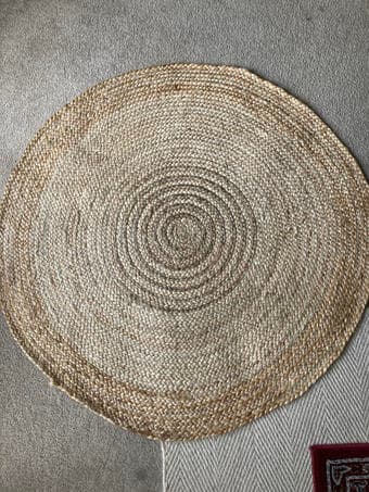 Round jute rug 1
