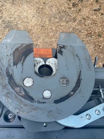 B&W Companion Fifth Wheel Hitch 2