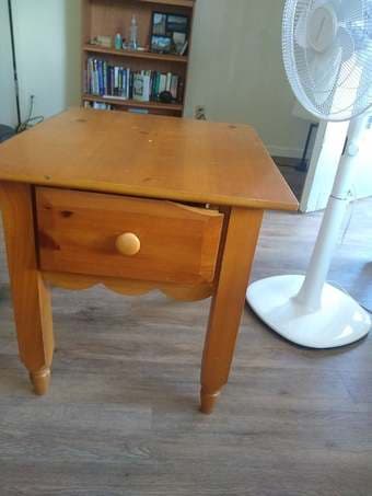 wood table - pick up near jul. 20 1