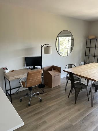 Contemporary metal & wood desk (GREAT CONDITION) 1