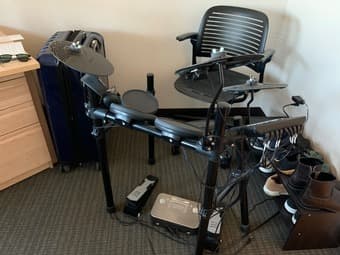 Yamaha DTX402K Electronic Drum Set 1