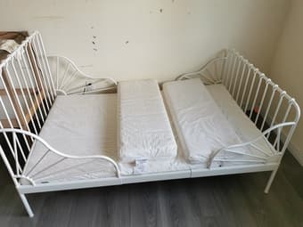 Extendable kid king single bed and matress 1