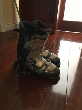 Skis (170cm) and Boots (size 27.5) for sale! $45 for both! 2