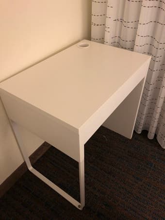 Small IKEA desk 1