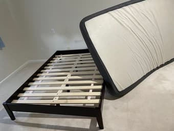 full size wood bed frame + memory foam mattres 2