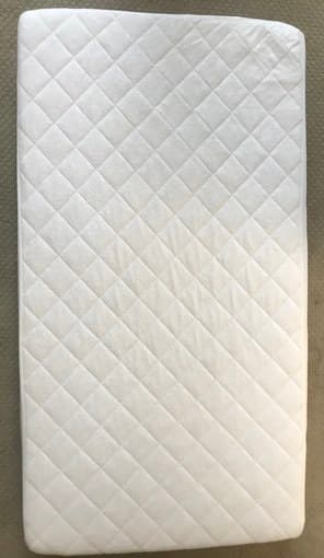 Baby mattress with cover and fitted sheets 1
