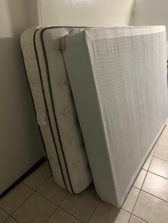 Queen size mattress and box spring 1