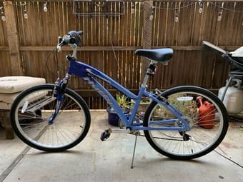 Like new women's huffy bike with rechargeable lights 1