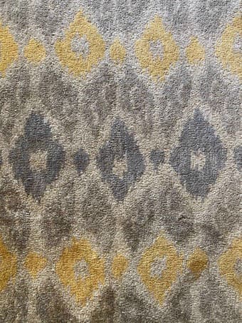 Gray and yellow argyle patterned rug 1
