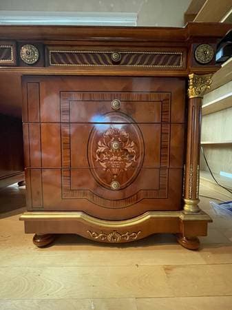 Beautiful CEO desk 3