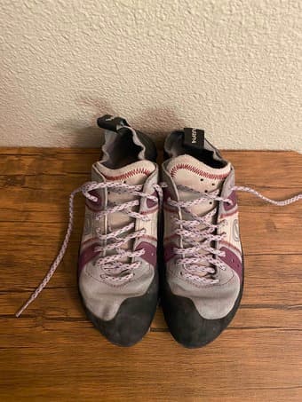 Scarpa Women's Helix Climbing Shoes (Size 6.5) 1