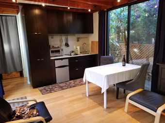 Quiet fully independent & furnished cottage with patio 2