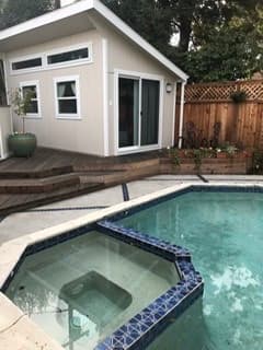 Adorable separate poolhouse studio w/priv entrance 1