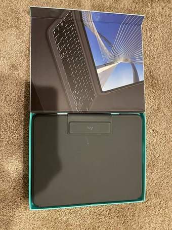 Logitech SLIM FOLIO PRO Backlit Bluetooth Keyboard Case for iPad Pro 2