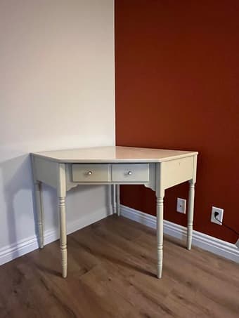 White sidetable with drawers 2