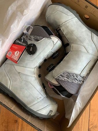 New Nidecker Trinity Focus Snowboard Boots - Women's Size 9 1