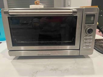 Cuisinart ® Deluxe Convection Toaster Oven Broiler 1