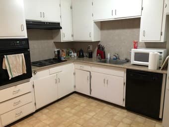 April Beautiful 2 bed/1 bath apartment for short-term lease 1