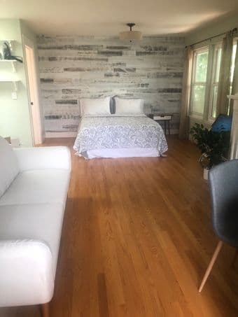 Furnished Studio Apartment w/Balcony in Downtown Palo Alto 1
